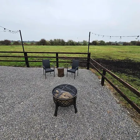 Blackditch Hideaway Kır Evi