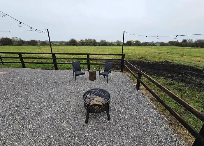 Blackditch Hideaway Kır Evi
